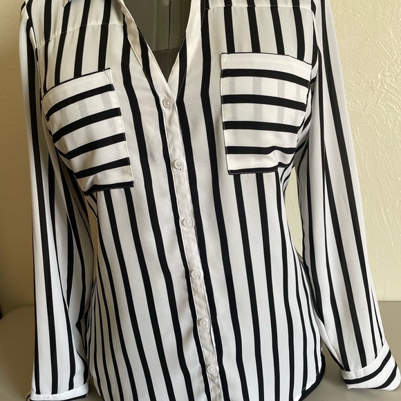 Black and White Striped Button-Up Blouse - Picture 3 of 8